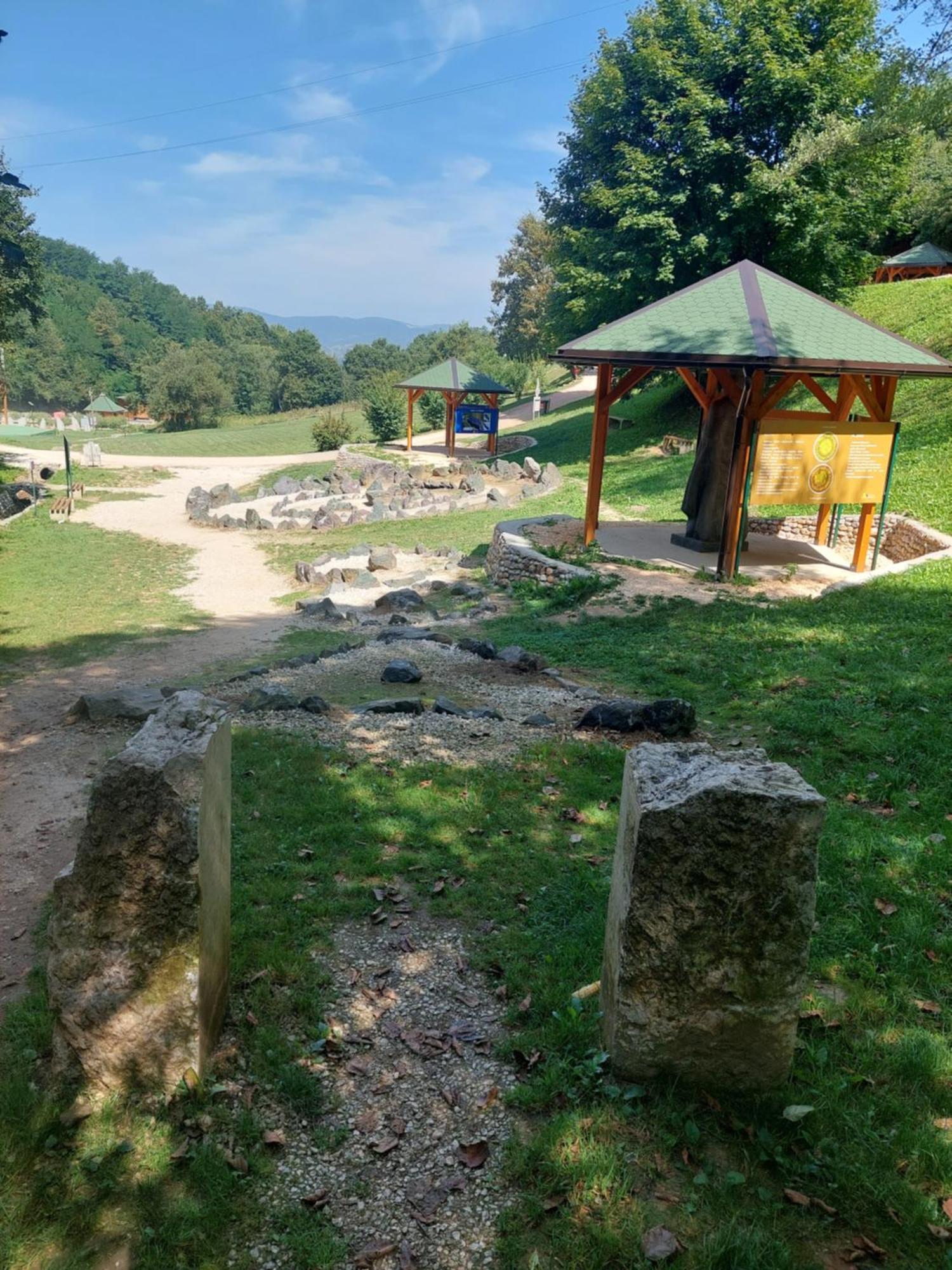 L'Appartement De La Pyramide Du Soleil Visoko Eksteriør billede